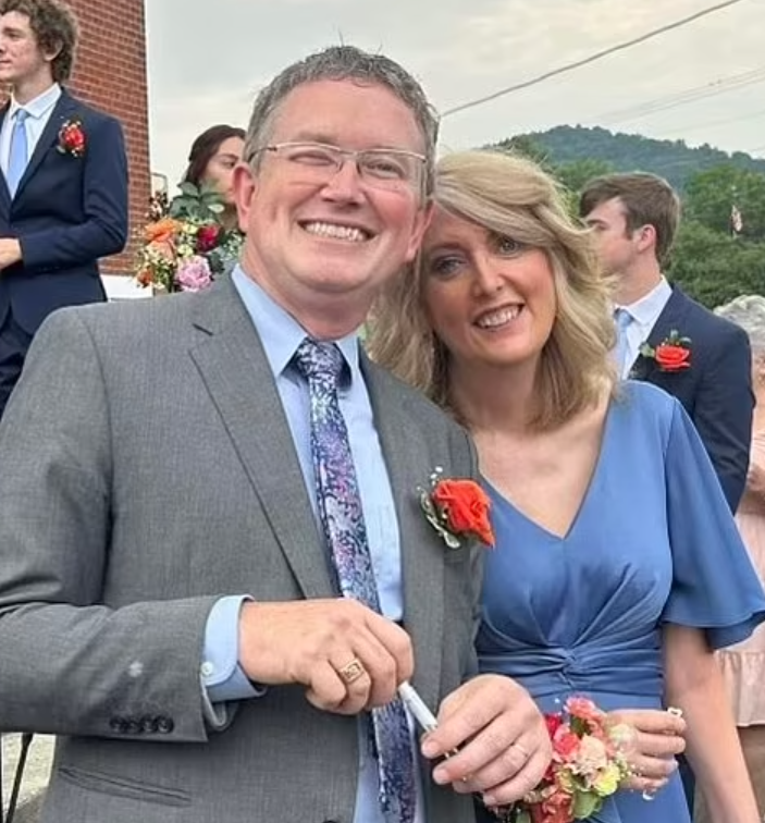 NextImg:Terribly Sad - Kentucky Representative Thomas Massie Announces the Death of His Wife - The Last Refuge