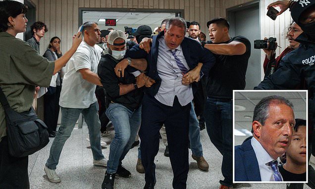 NextImg:New York City Comptroller Brad Lander Attempts to Block ICE Apprehension, Promptly Arrested - The Last Refuge