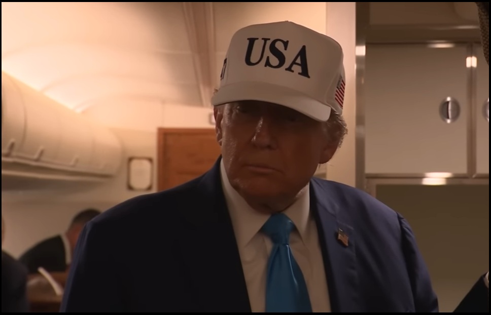 NextImg:President Trump Impromptu Presser Aboard Airforce One - The Last Refuge